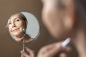 mujer-terapia-espejo-neurorehabilitacion